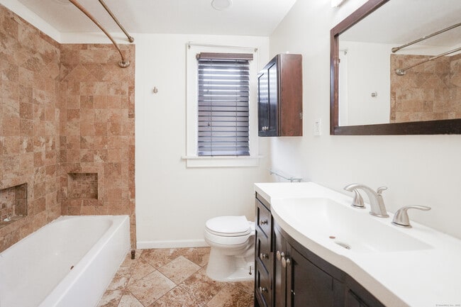 Building Photo - 140 Kent Ave