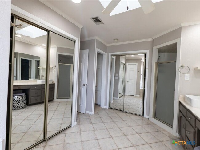 Building Photo - 300 Las Plumas Dr