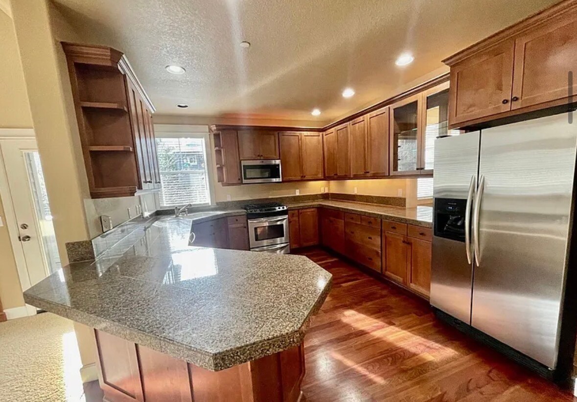 Building Photo - 8557 SE Bristol Park Dr