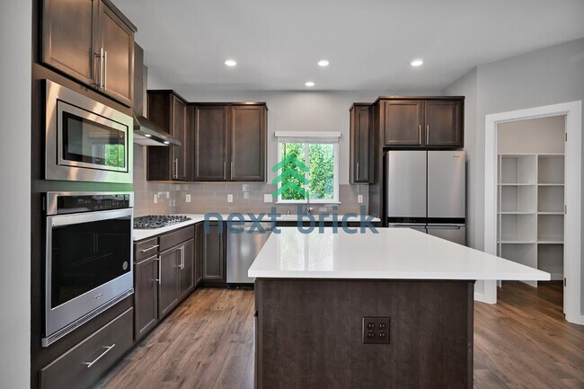 Building Photo - Spacious 4-Bedroom Retreat with 3.5 Baths in Beautiful Bothell – Your Ideal Home Awaits!