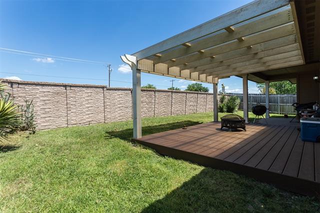 Building Photo - 1120 Whispering Meadows