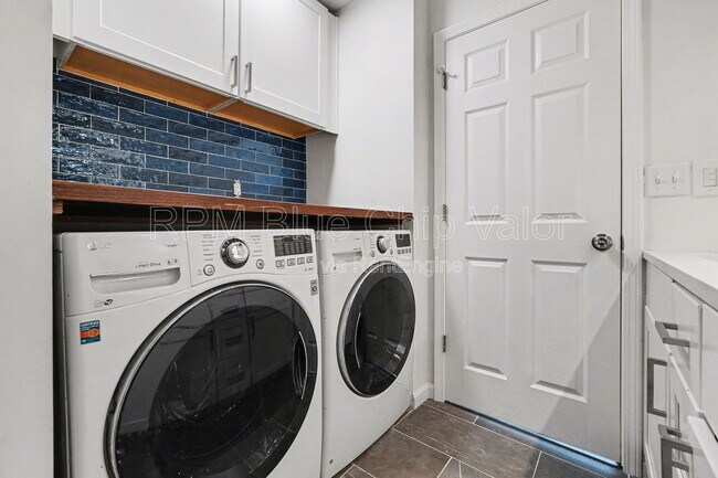 Building Photo - 1119 E McMillan St