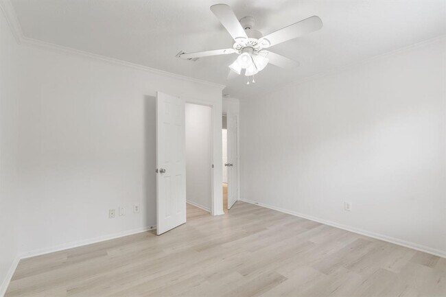 Building Photo - 77 Crystal Lake Ln