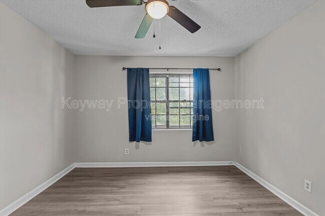 Building Photo - 2918 Arrowhead Dr