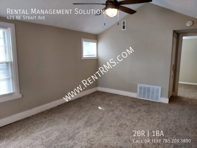 Building Photo - 421 NE Strait Ave