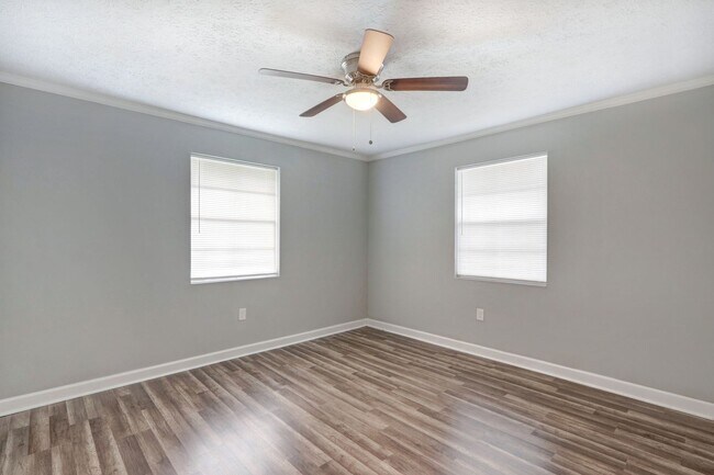 Building Photo - Large 3BR/1BA Downtown House For Rent Walking Distance to Daffin Park