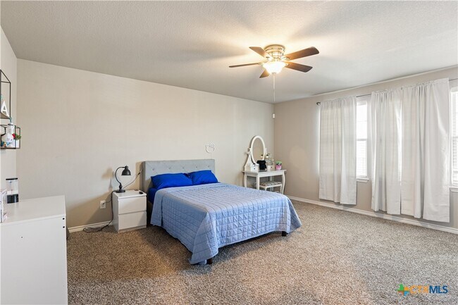 Building Photo - 1326 Carnaby Dr
