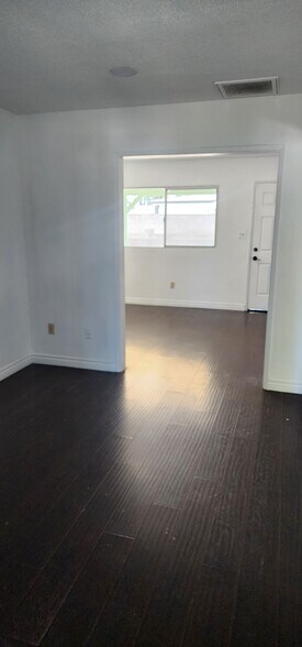 Entrance - 8872 San Vicente Ave
