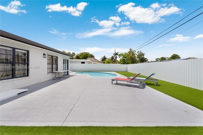 Building Photo - 7051 Tyler St