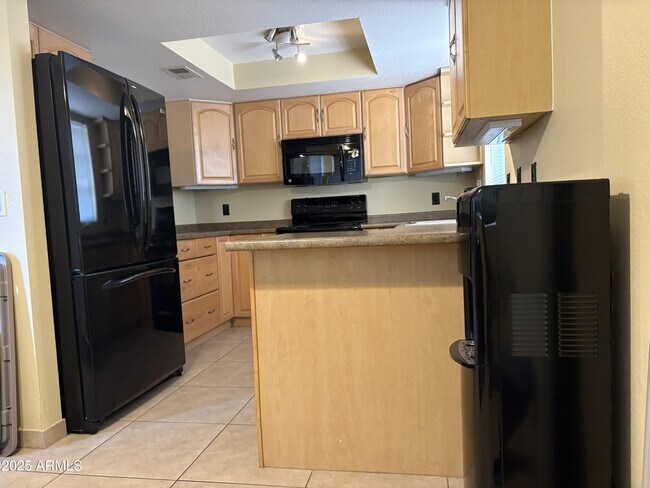 Building Photo - 925 S Longmore