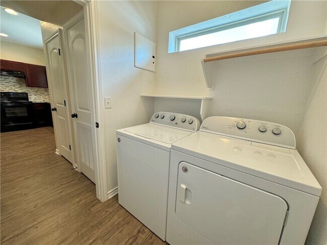 Building Photo - 1915 Dartmouth St