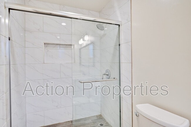 Building Photo - 681 S 13th St