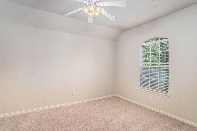 Building Photo - Beautifully Crafted 5 Bedroom 4 Bath in Flower Mound!