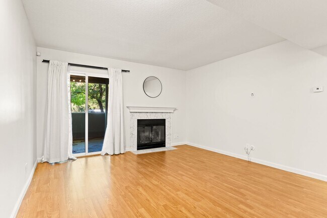 Building Photo - 760 Canyon Oaks Dr