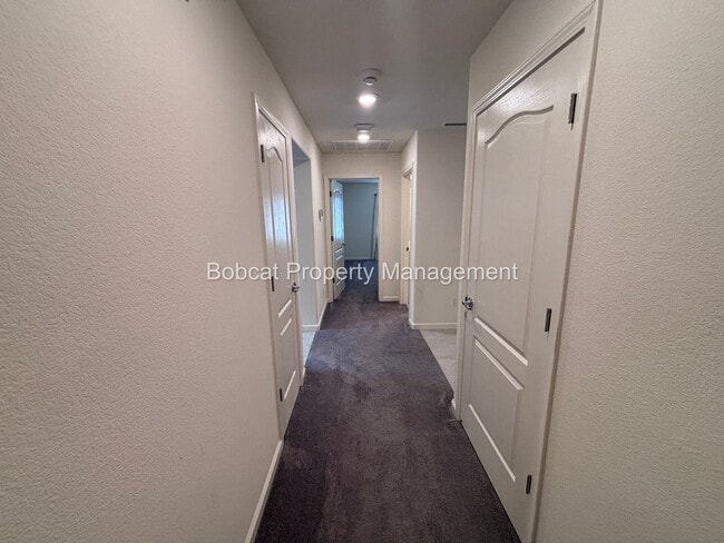 Building Photo - Large Home in Dayton with Mother In Law Quarters