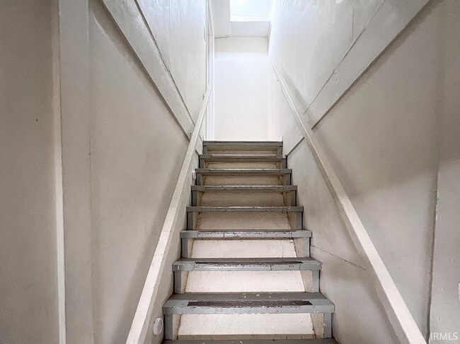 Building Photo - 2519 E 7th St