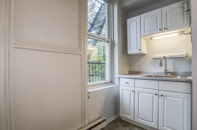 Building Photo - 320 Jefferson St