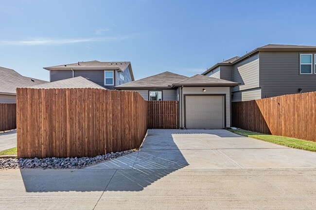 Building Photo - 3113 Pecan Farm Ln