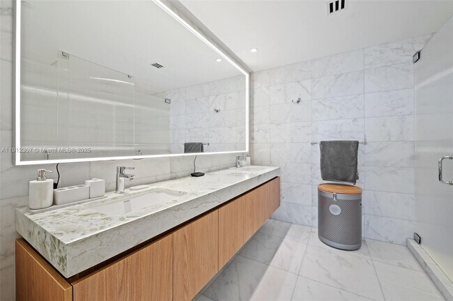 Building Photo - 500 Alton Rd