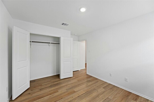 Building Photo - 443 Sebring Cir