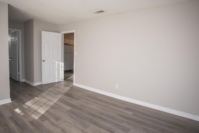 Building Photo - 309 W Marigny Cir