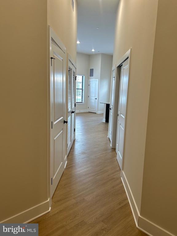 Building Photo - 624 Main St