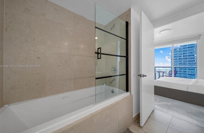 Building Photo - 485 Brickell Ave