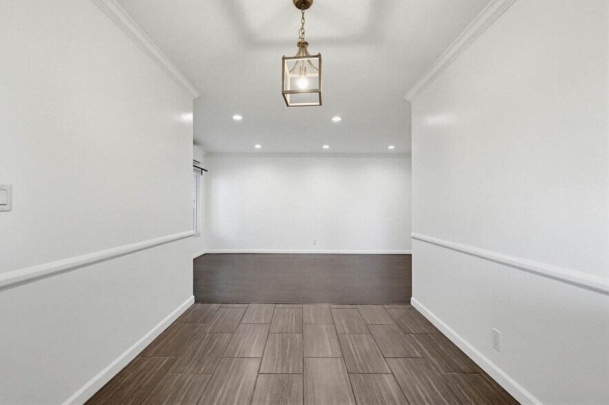 Building Photo - 6065 Pickford Pl