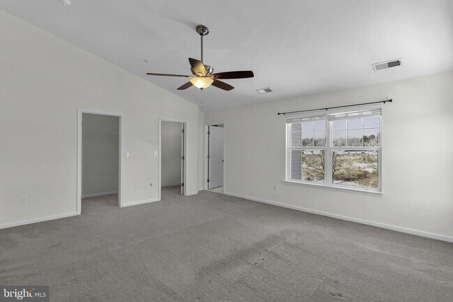 Building Photo - 592 Burr Oak Ct