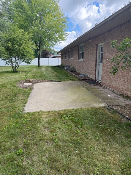 Building Photo - 8901 Highland Dr