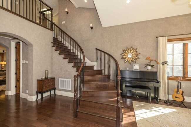 Building Photo - 5 Bed, 4.5 Bath Executive Home w/ Designer...