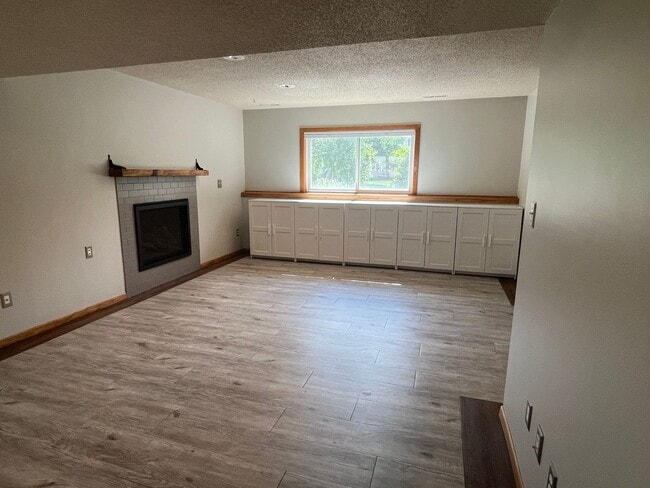 Building Photo - Beautifully Updated 4-Bed Home in Prime NW Location!