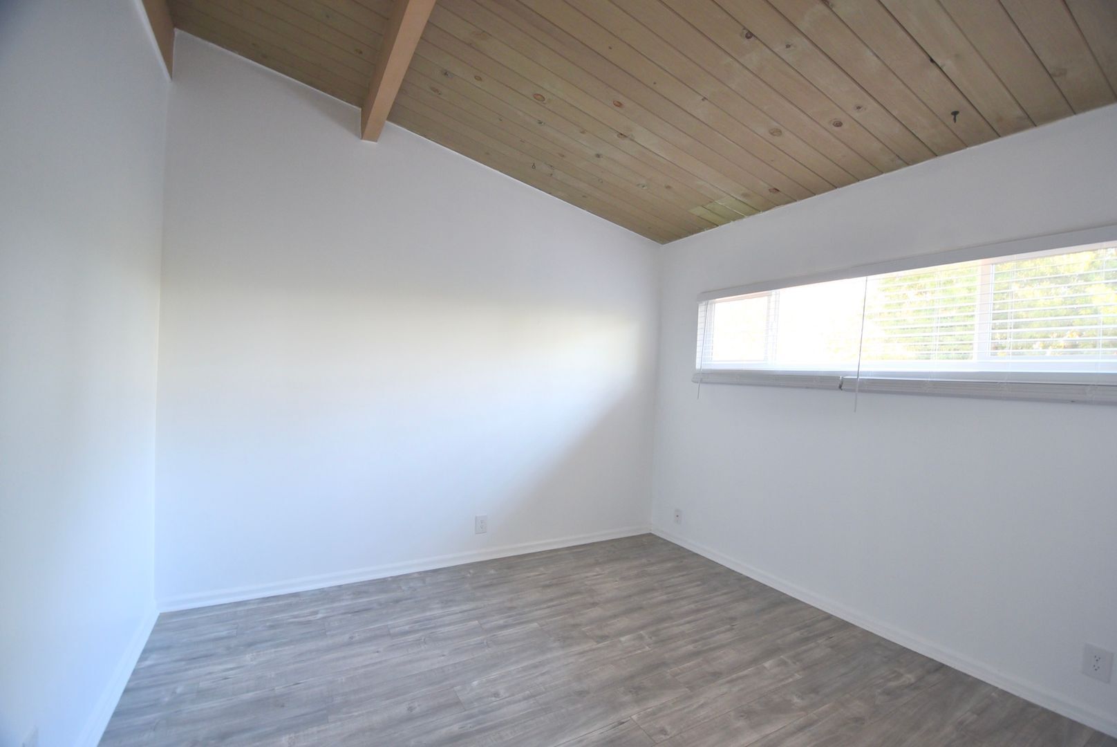 Building Photo - 121 W Arrellaga St