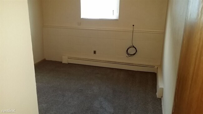 Building Photo - 2 br, 1 bath 4plex - Wallace 3385 Wallace ...