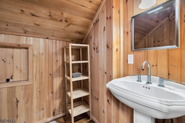 Building Photo - 363 Lakeside Blvd