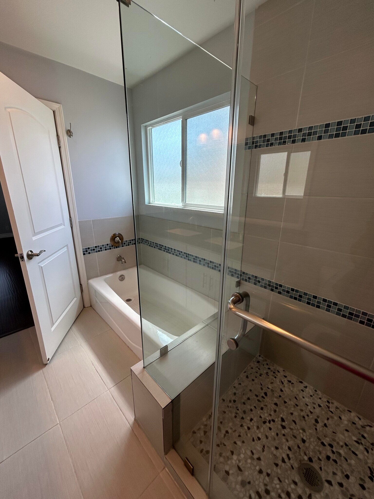 Master bathroom - 8422 Glider Ave