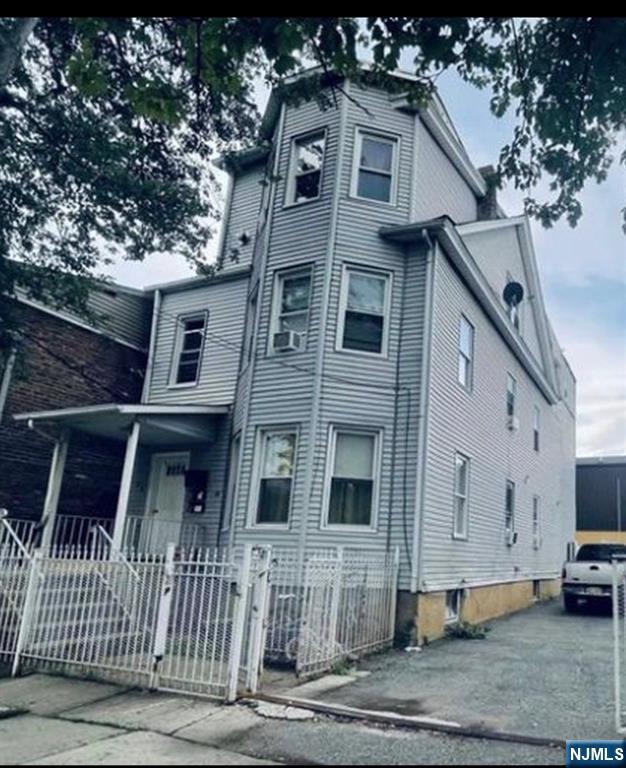 Primary Photo - 44 Garfield Ave