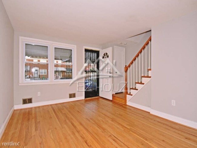 Building Photo - 2 br, 1.5 bath Apartment - 4108 Eastmont Ave