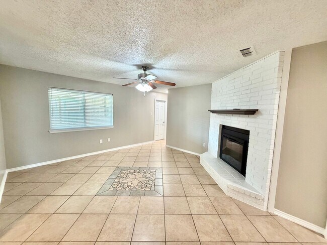 Building Photo - 1114 Rhonda Lee St