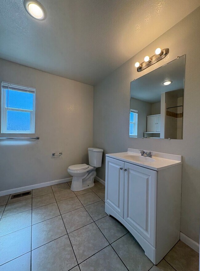 Building Photo - 3230 W 55th Pl