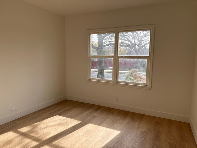 Building Photo - 1433 E 2700 S