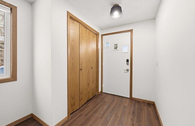 Building Photo - Nicely remodeled side by side duplex 3-Bed Home with Gleaming Hardwood Floors & New carpet in Hop...