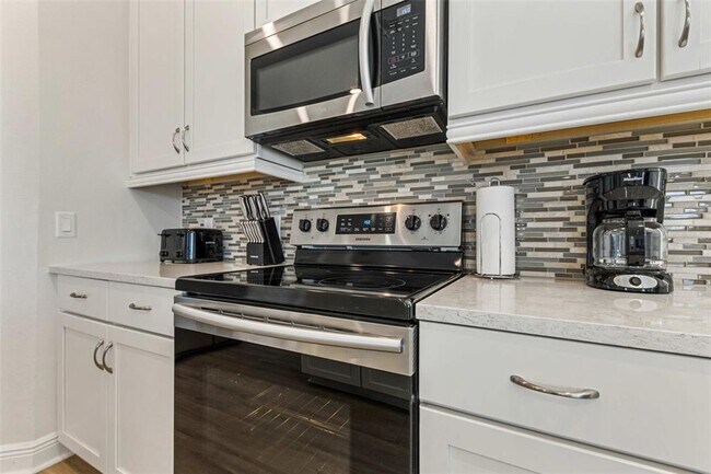 Building Photo - 284 Southfield St