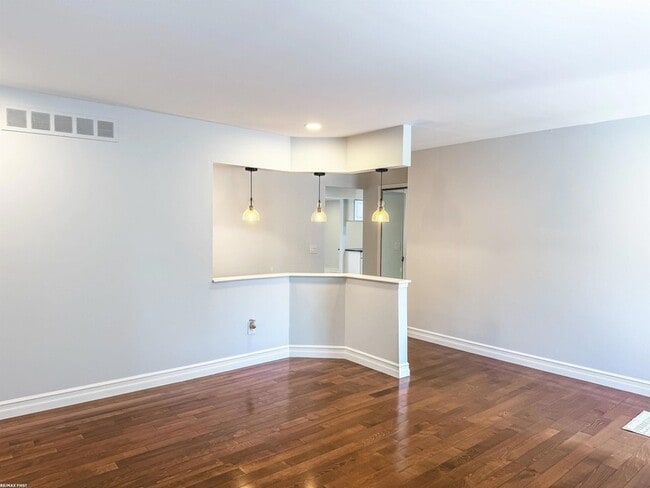 Building Photo - 5043 Tyler Dr