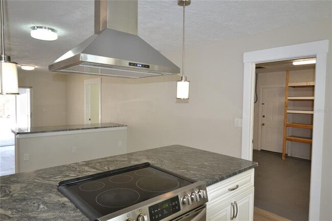 Building Photo - 746 Barbara St