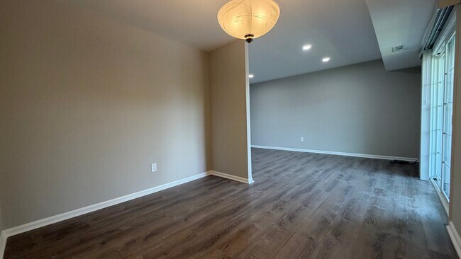 Building Photo - 4548 Rosemarie Dr