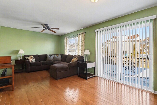 Building Photo - 4315 Center Valley Dr