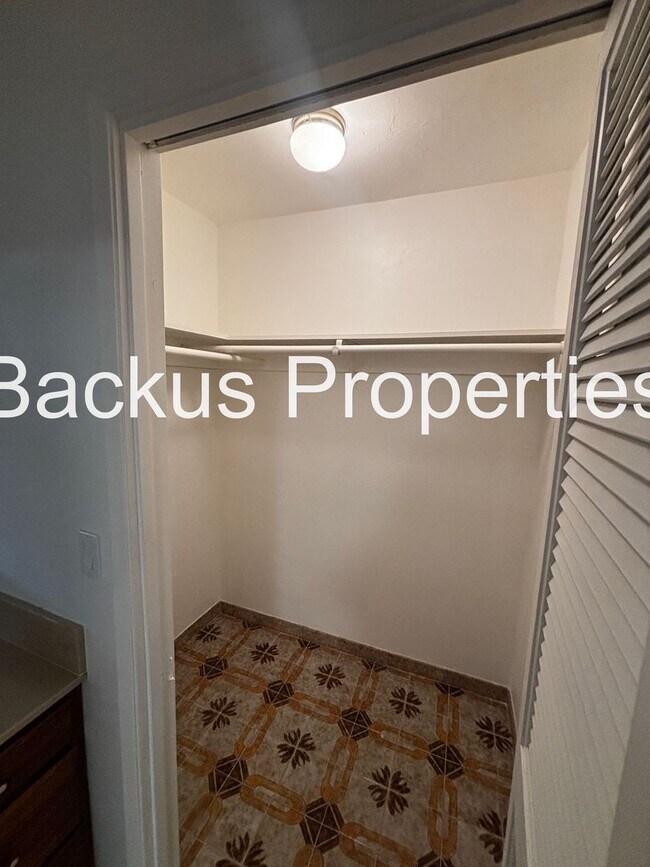 Building Photo - Wonderful three bedroom home in Monterey