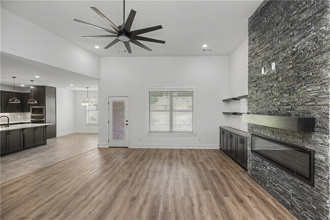 Building Photo - 2102 Dagan St