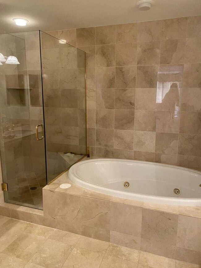 Building Photo - Esplanade